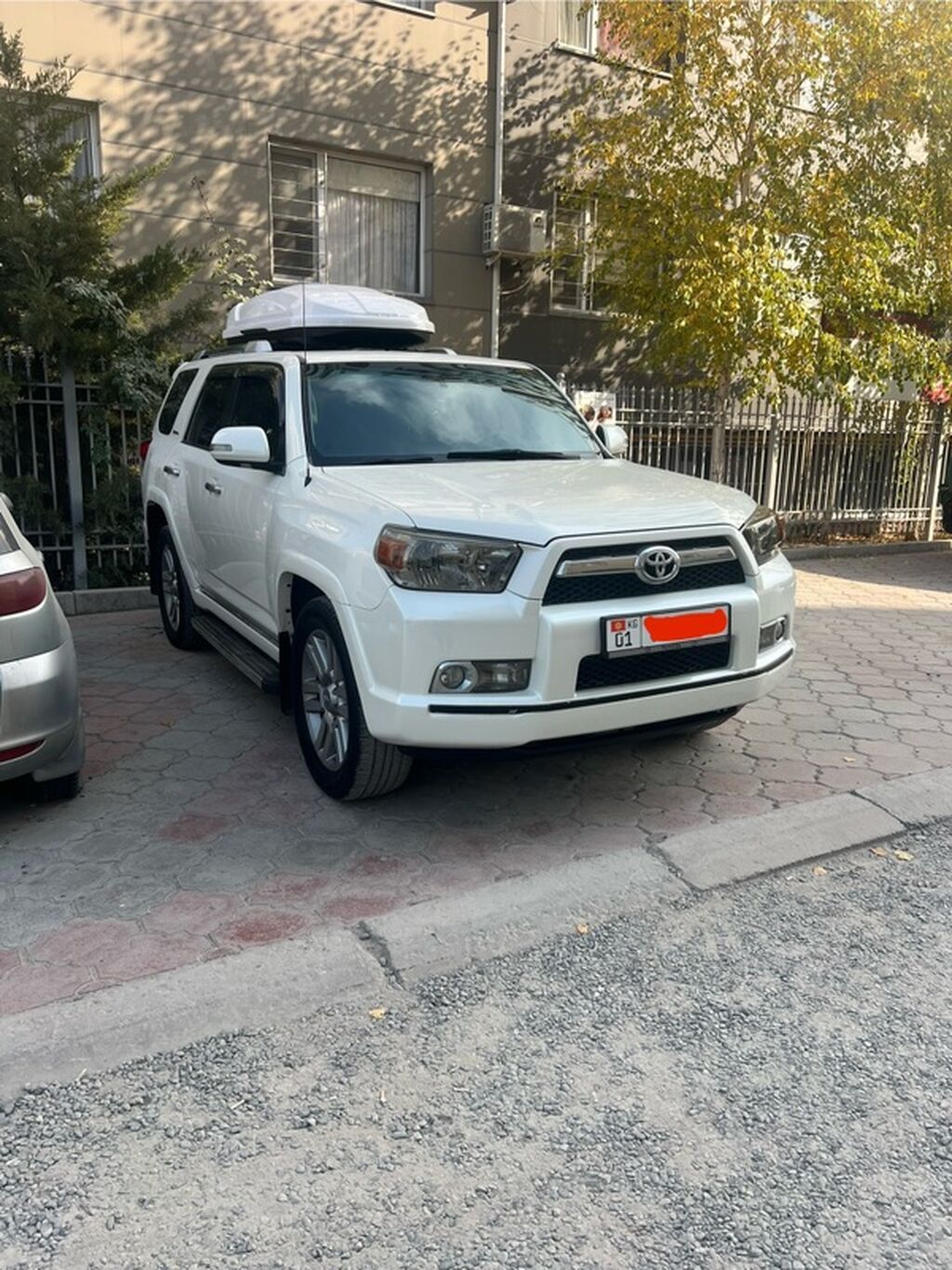 Toyota 4Runner: 2010 г., 4 л, Автомат, Бензин, Внедорожник: фото 1