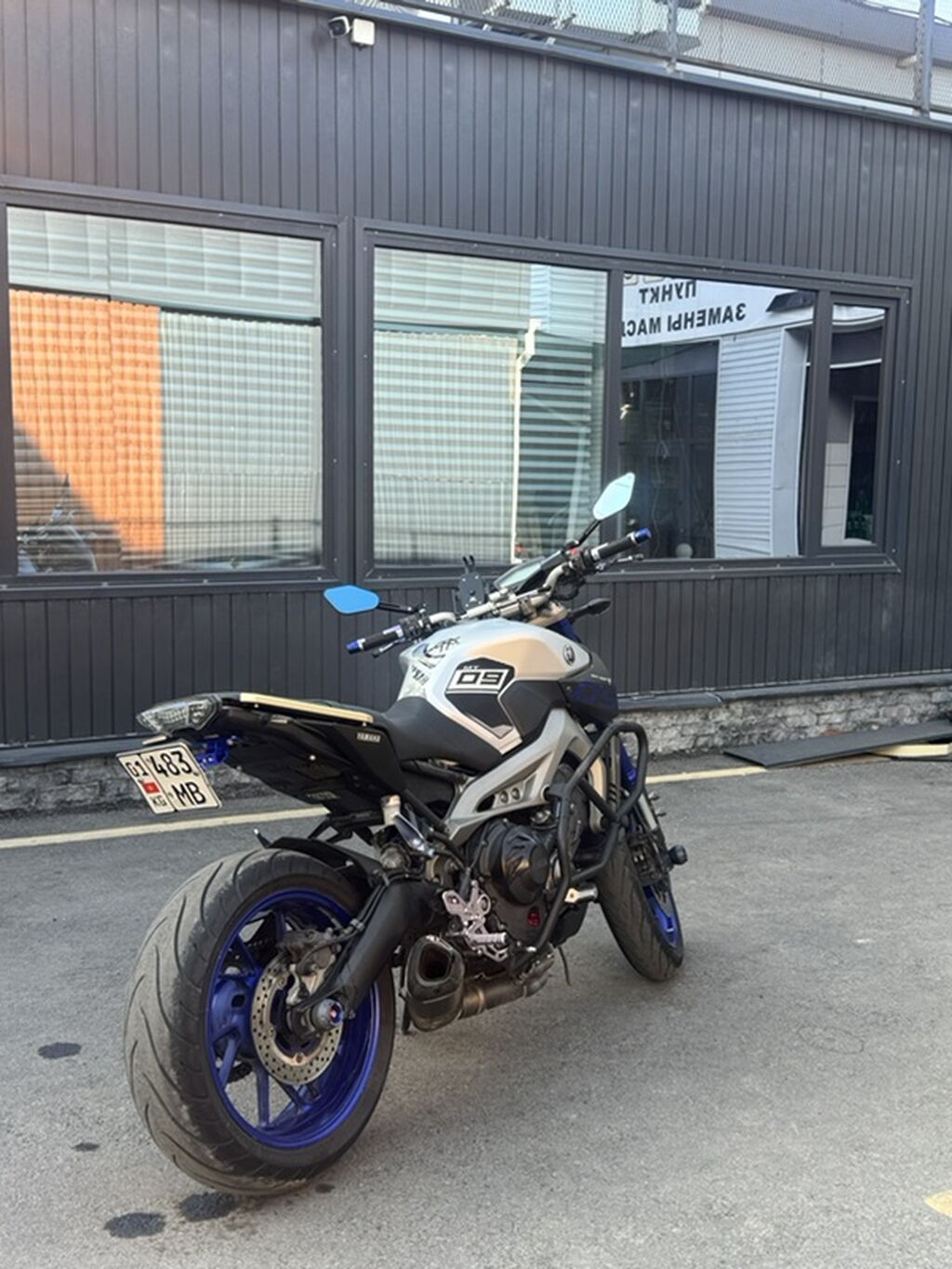 Yamaha MT‑09 (FZ‑09) — городской нейкед с динамичным трёхцилиндровым: фото 4