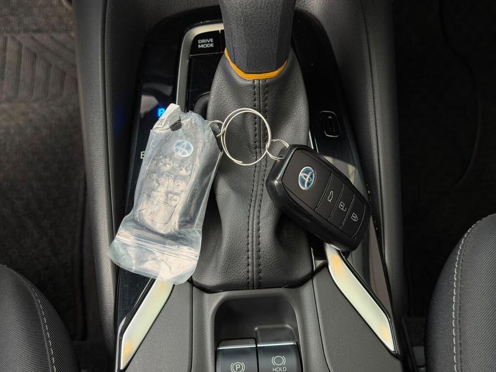 Toyota Corolla: 2023 г., 1.8 л, Вариатор, Гибрид, Седан: фото 6