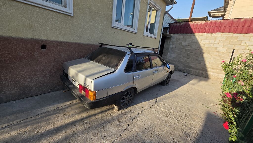 Легковой автомобиль седан с багажником на крыше. Основное: - Кузов: фото 2