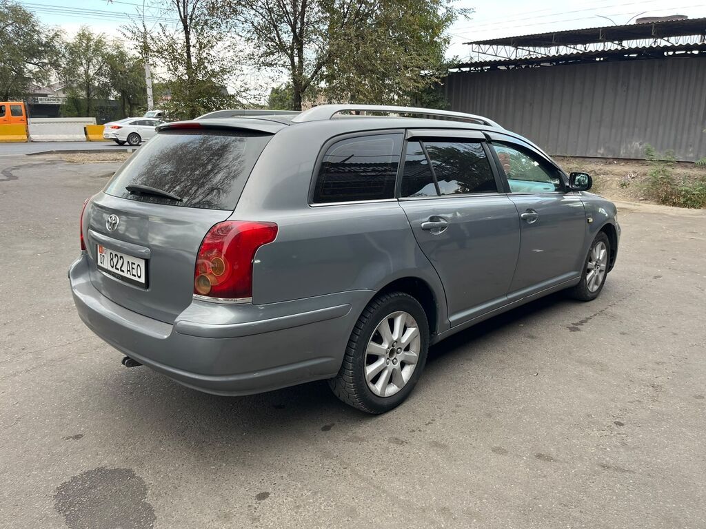 Toyota Avensis: 2004 г., 2 л, Механика, Бензин, Универсал: фото 1
