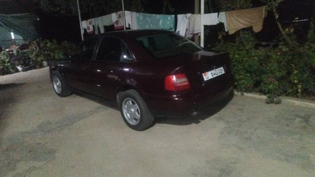 Audi A4: 1999 г., Механика, Седан: фото 3