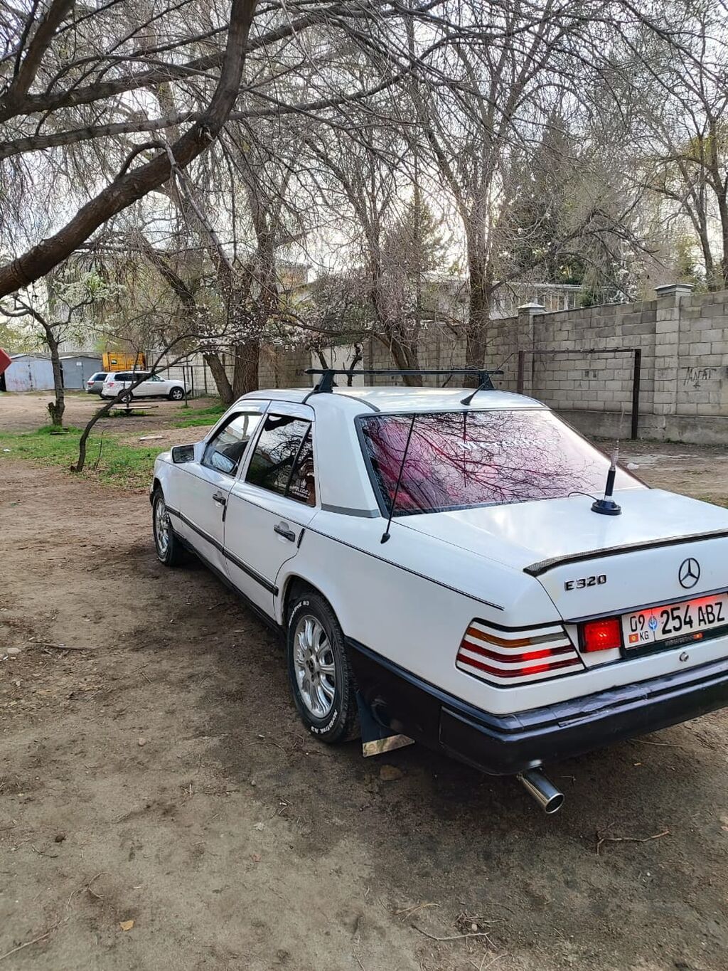 Mercedes-Benz W124: 1988 г., 2 л, Механика, Бензин, Седан: фото 3