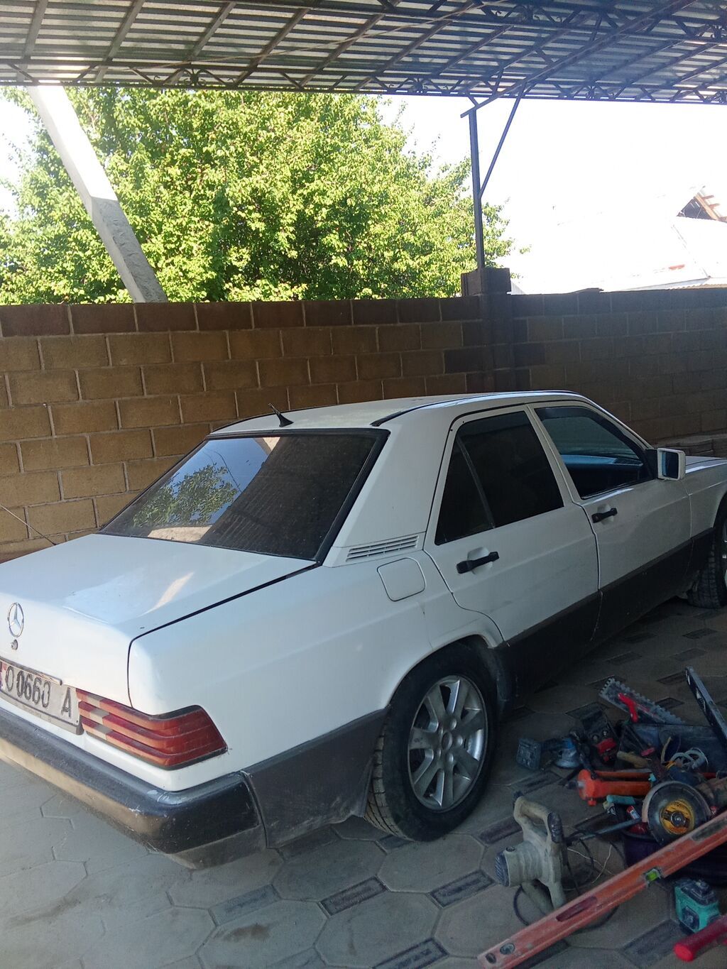 Mercedes-Benz 190: 1990 г., 2 л, Механика, Дизель, Седан: фото 3