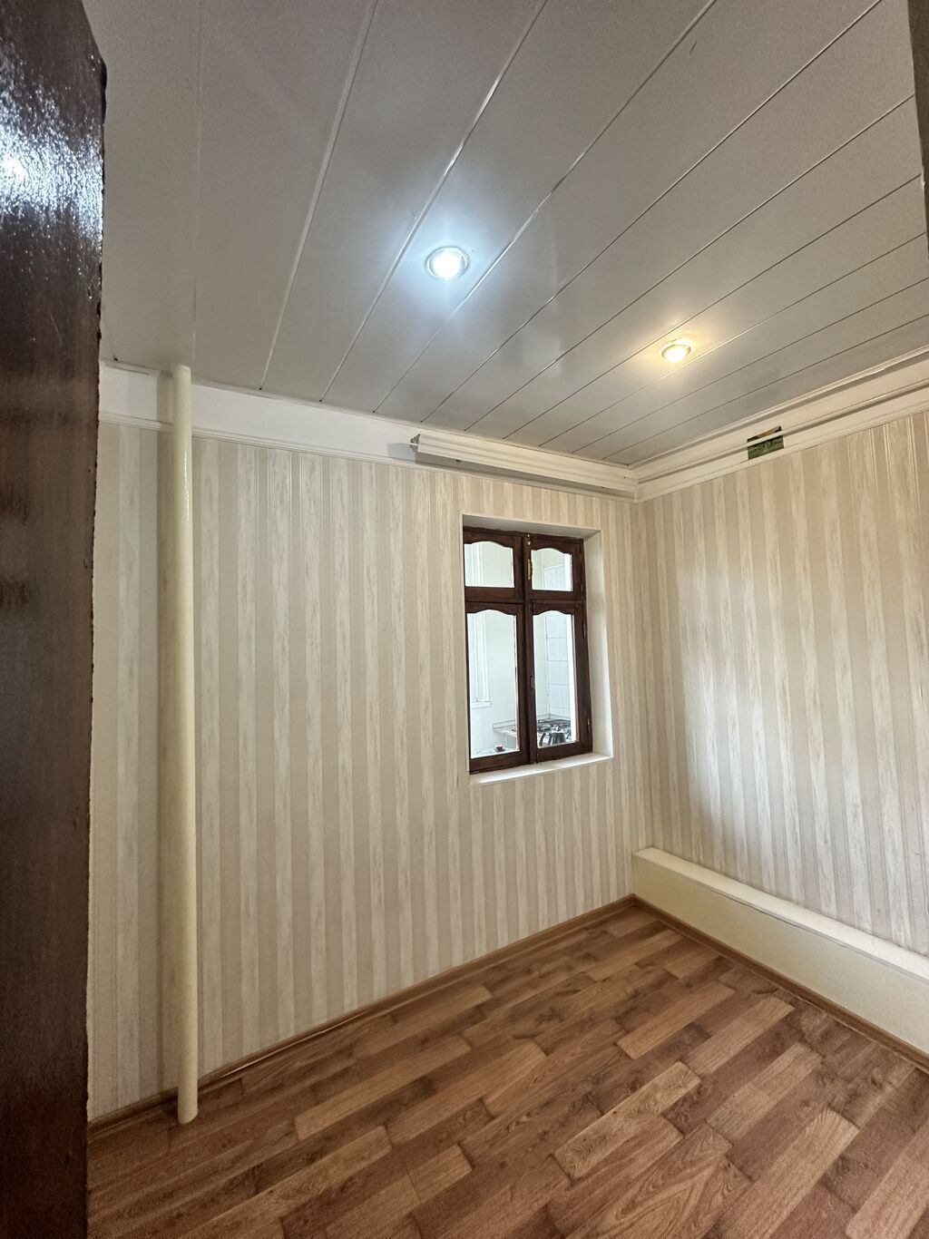 1 otaqdan iki otağa düzəlib mənzil mətbəxdə qaz plitəsi,otaqda