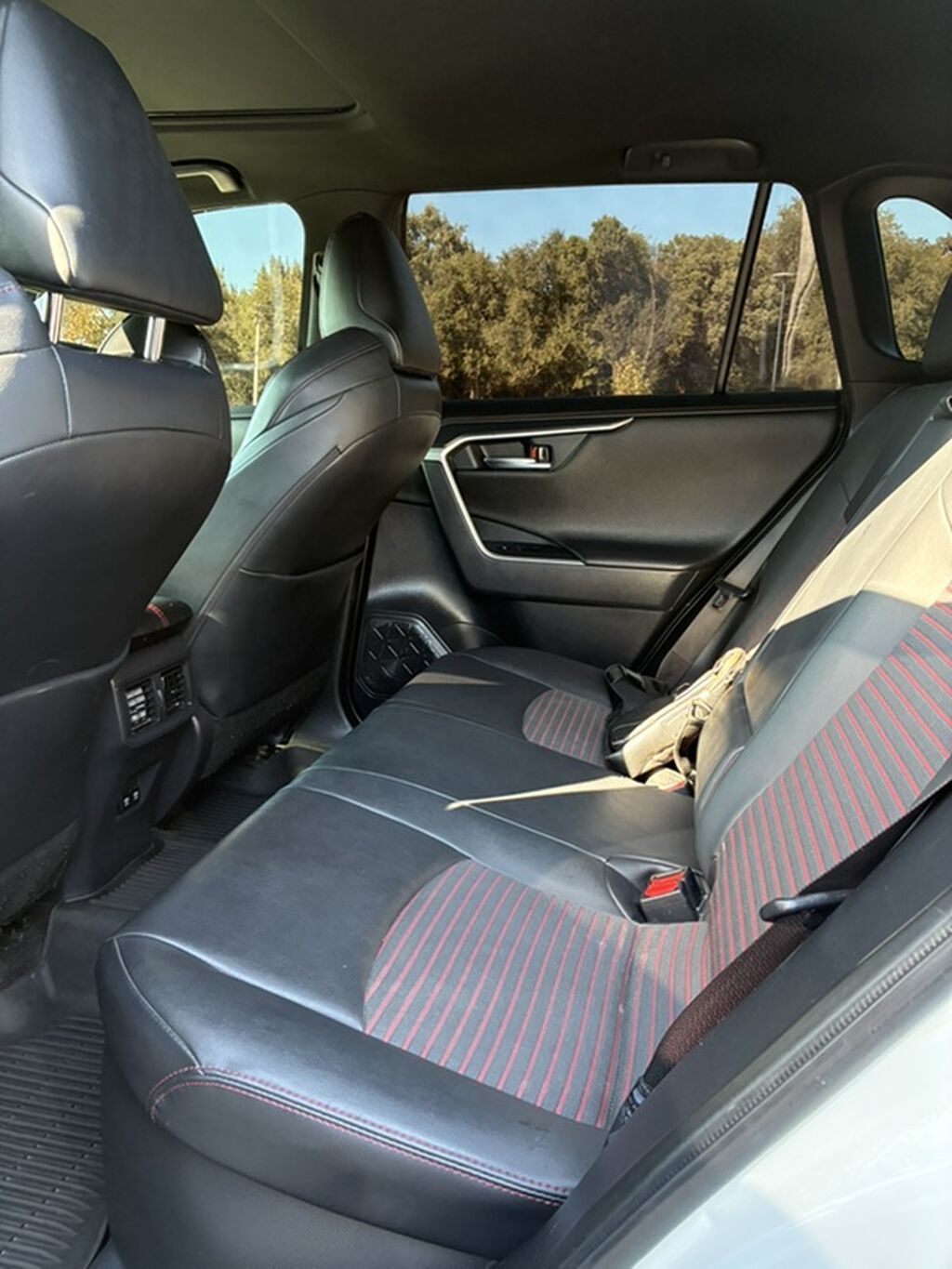 Toyota RAV4: 2021 г., 2.5 л, Автомат, Гибрид, Кроссовер: фото 6