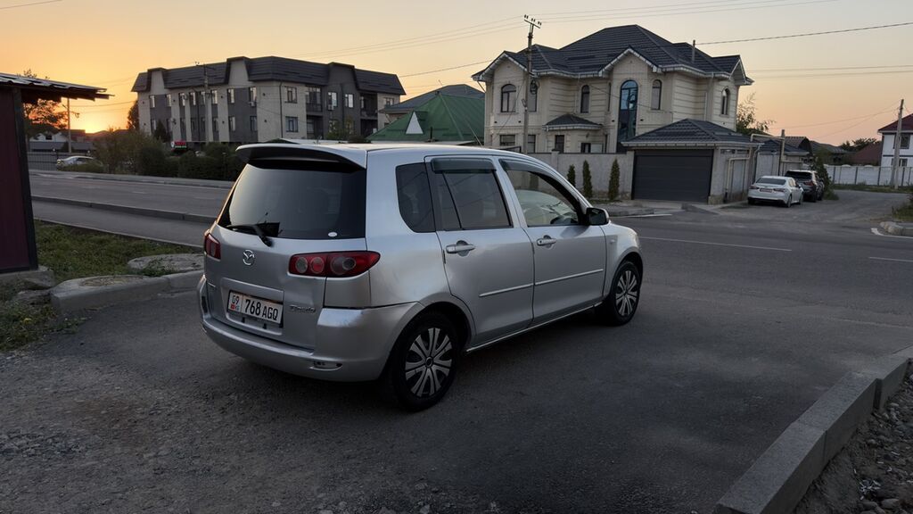 Mazda Demio: 2004 г., 1.3 л, Автомат, Бензин, Хэтчбэк: фото 4