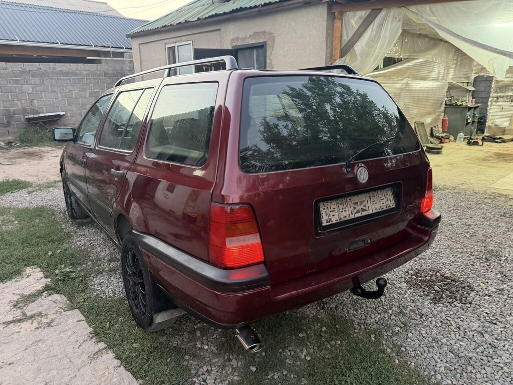 Volkswagen Golf: 1994 г., 2 л, Механика, Бензин, Универсал: фото 3
