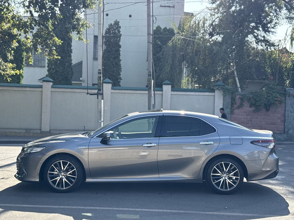Toyota Camry: 2023 г., 2.5 л, Вариатор, Гибрид, Седан: фото 5