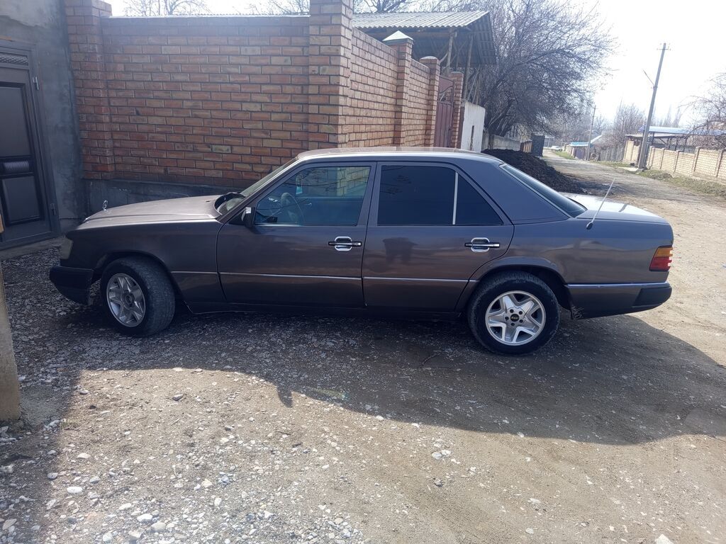 Mercedes-Benz W124: 1992 г., 2.2 л, Механика, Бензин, Седан: фото 5