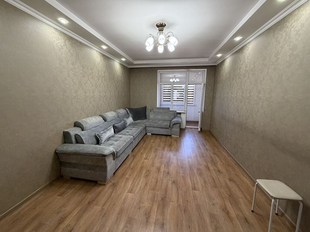 3 комнаты, 70 м², Золотой квадрат Индивидуалка, 5 этаж, Косметический ремонт: фото 3