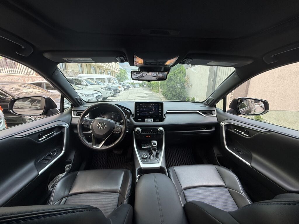 Toyota RAV4: 2020 г., 2.5 л, Автомат, Гибрид, Кроссовер: фото 6