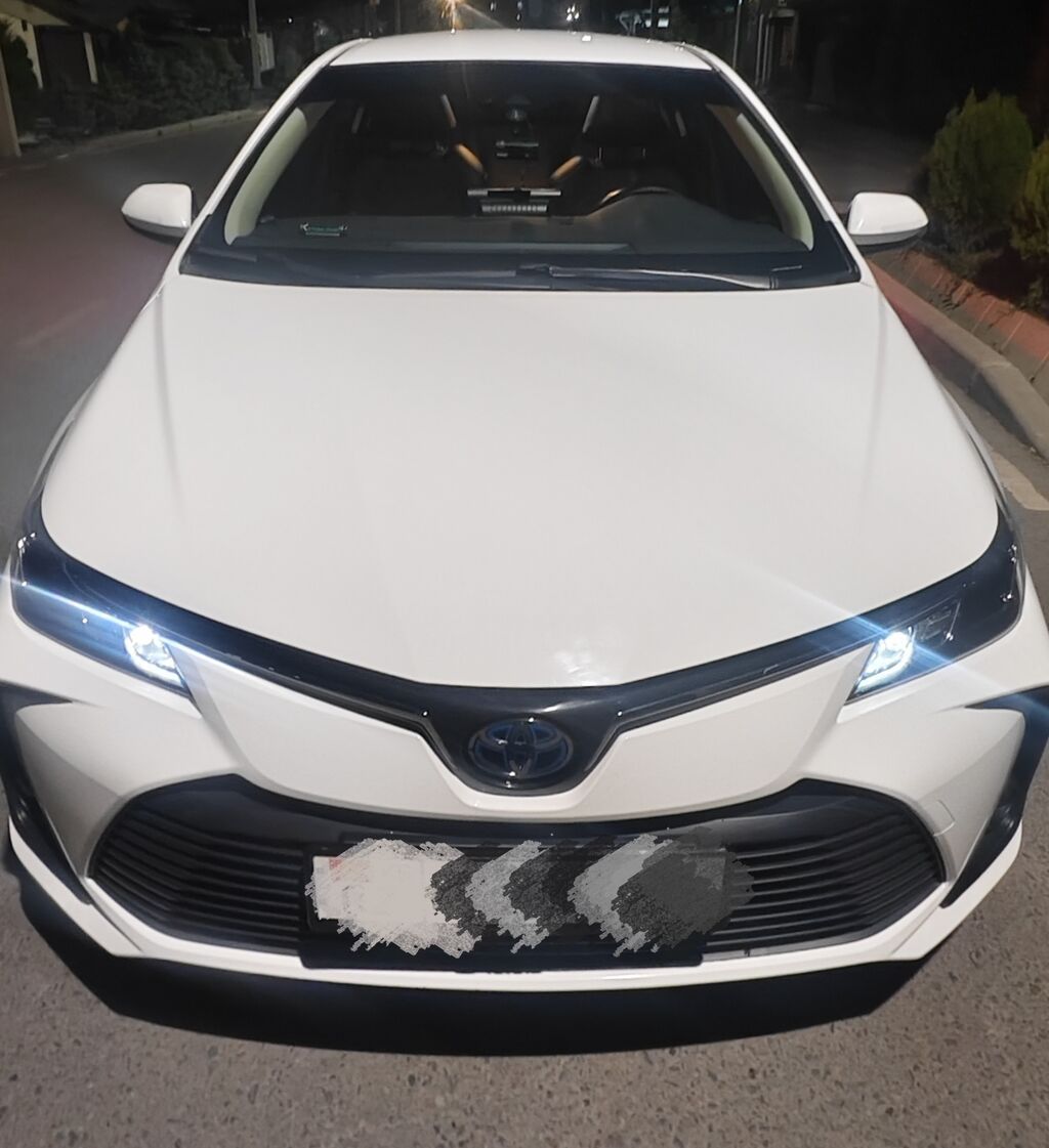 Toyota Corolla: 2021 г., 1.8 л, Вариатор, Гибрид, Седан: фото 1