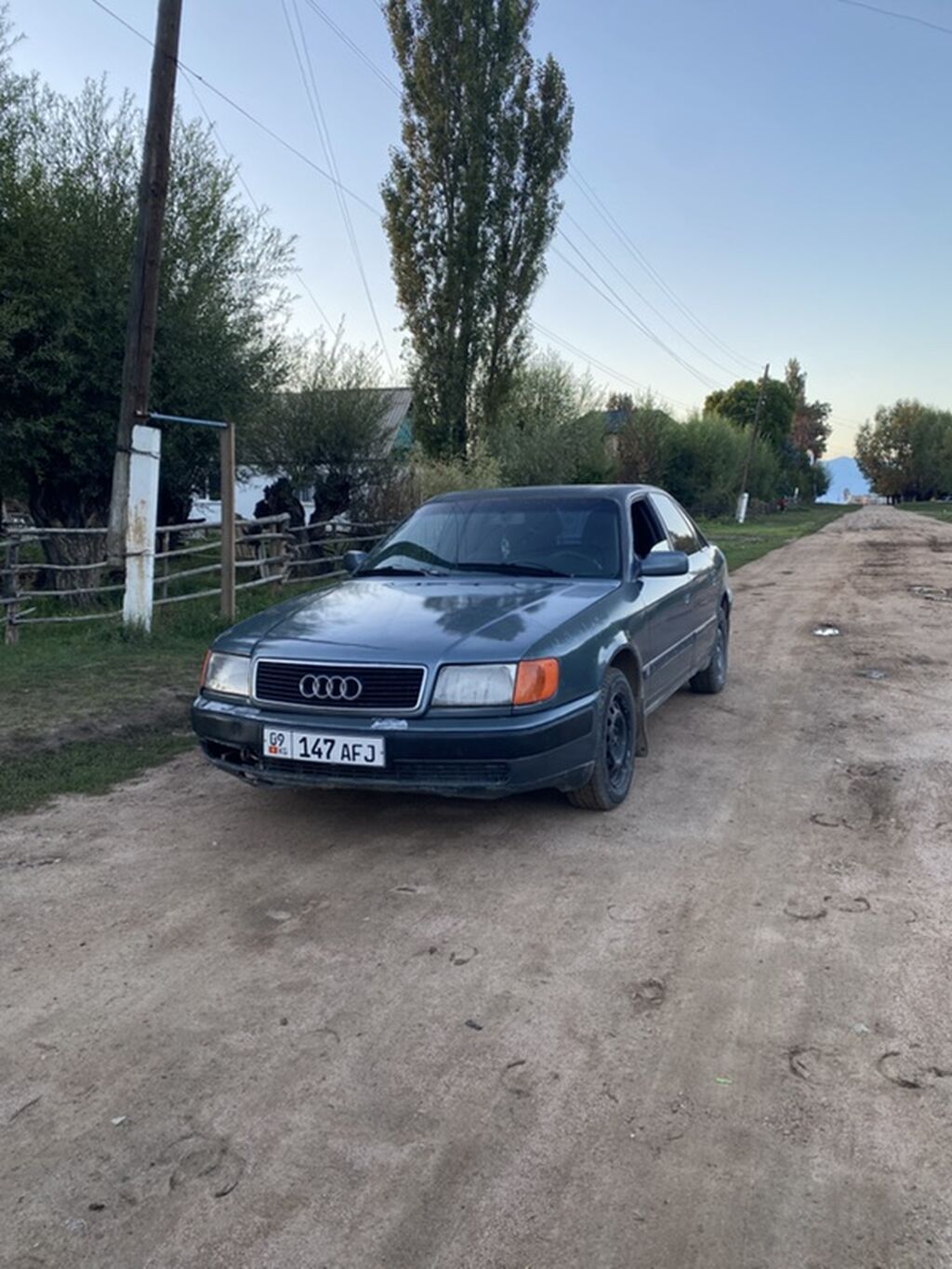 Audi 100: 1991 г., 2 л, Механика, Бензин, Седан: фото 2