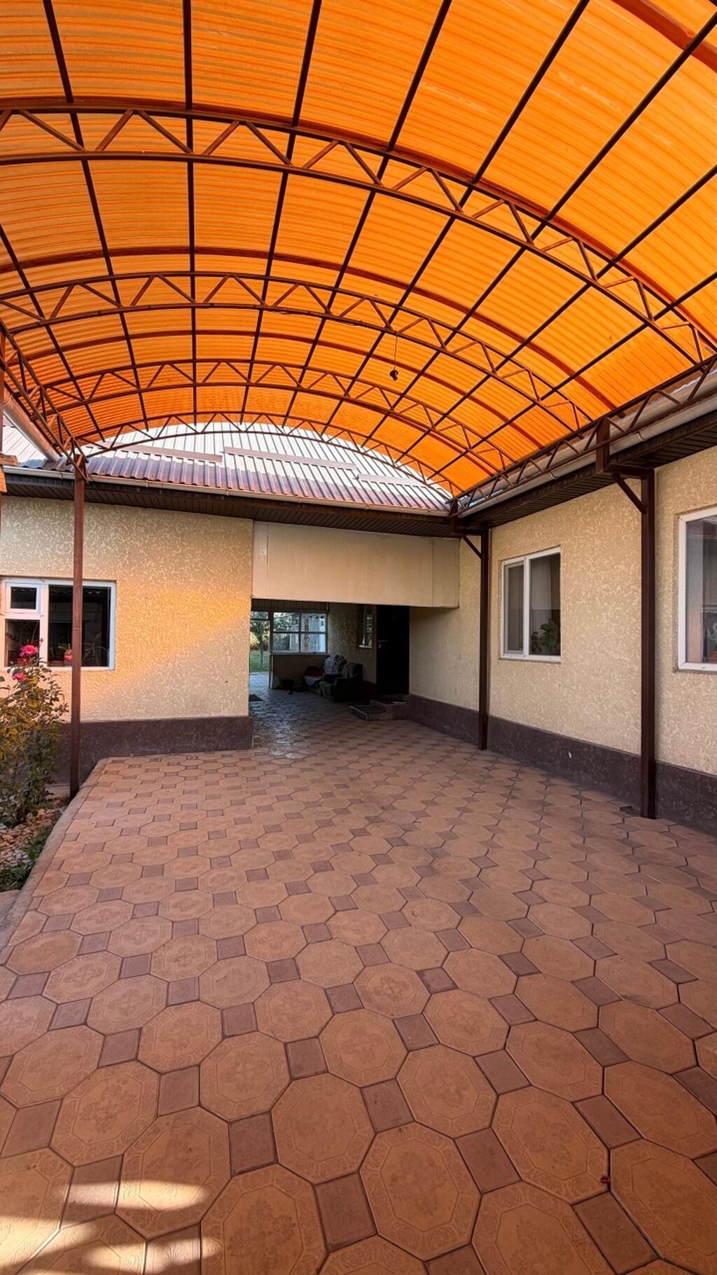 5 комнат, 200 м², 8 соток, Бишкек, Киргизия 1 Собственник