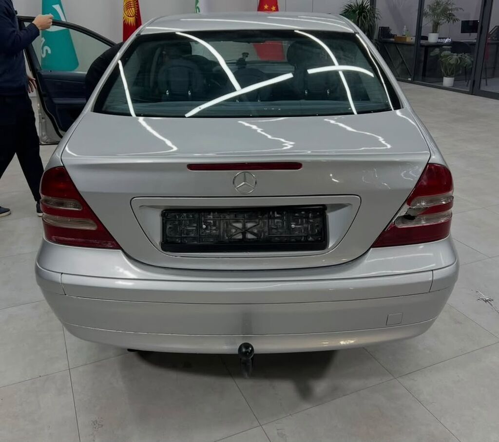 Mercedes-Benz C-Class: 2000 г., 1.8 л, Механика, Бензин, Седан: фото 3