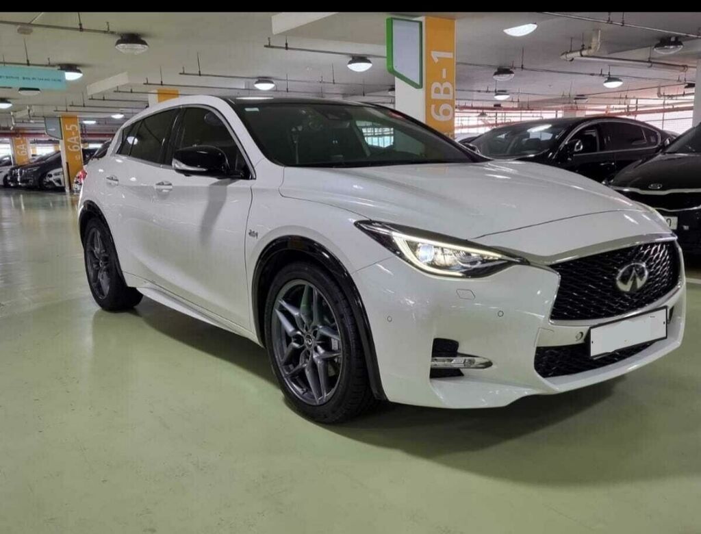Infiniti : 2018 г., 2 л, Автомат, Бензин, Хэтчбэк — фото 4