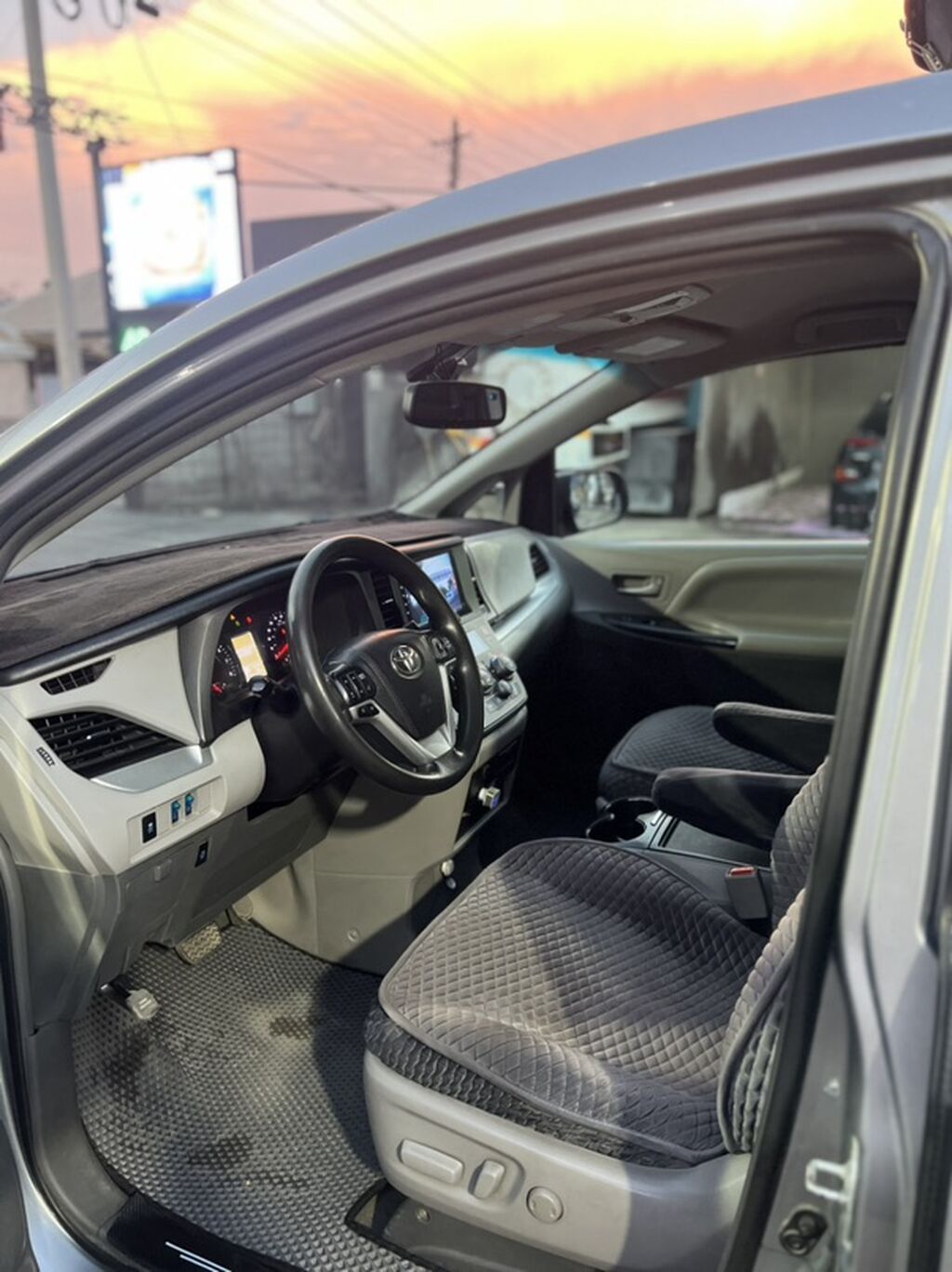 Toyota Sienna: 2016 г., 3.5 л, Автомат, Бензин, Минивэн: фото 7