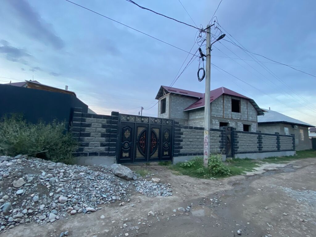 Продаётся капитальный дом с участком, огороженный высоким декоративным: фото 3