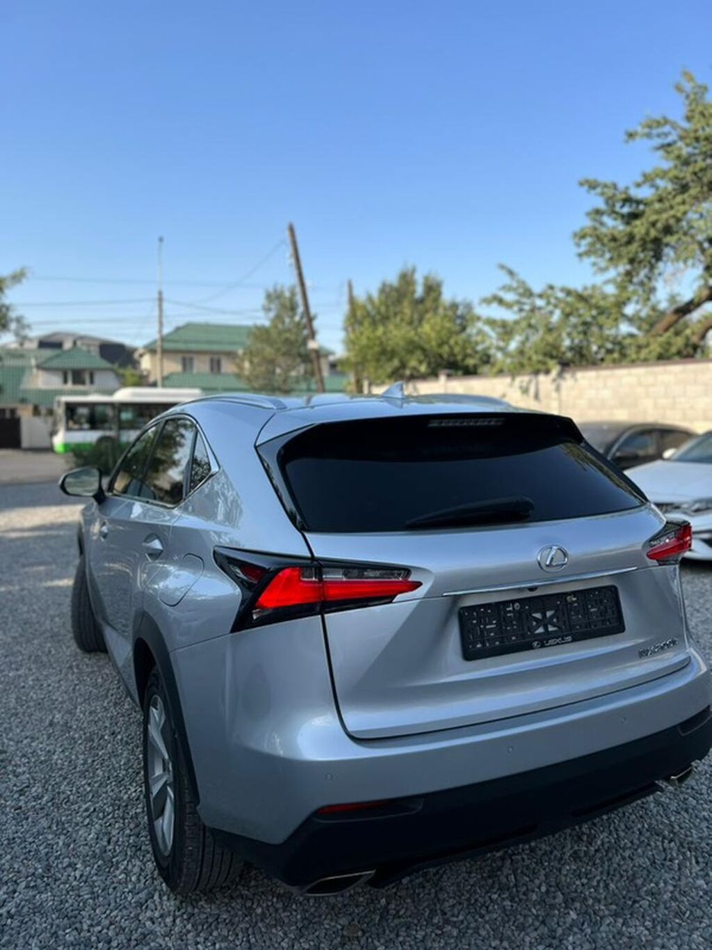 Lexus NX: 2017 г., Автомат, Бензин, Кроссовер: фото 2