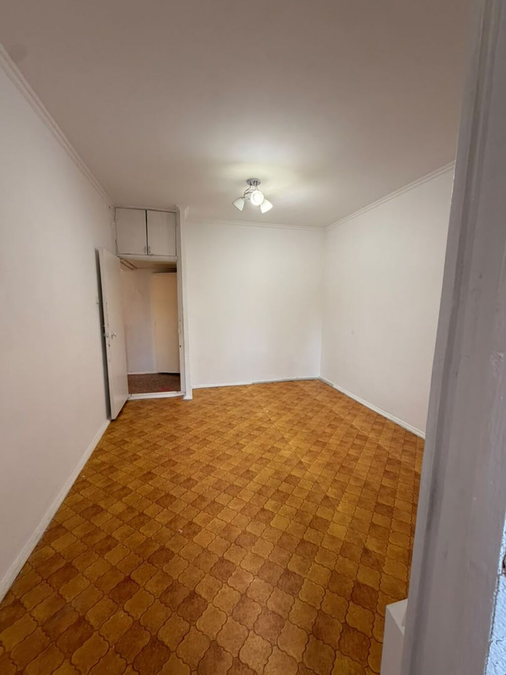 4 комнаты, 90 м², 12 мкр 106 серия, 1 этаж, Старый ремонт: фото 8