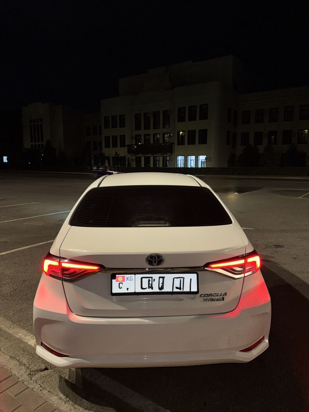 Toyota Corolla: 2021 г., 1.8 л, Автомат, Гибрид, Седан: фото 2