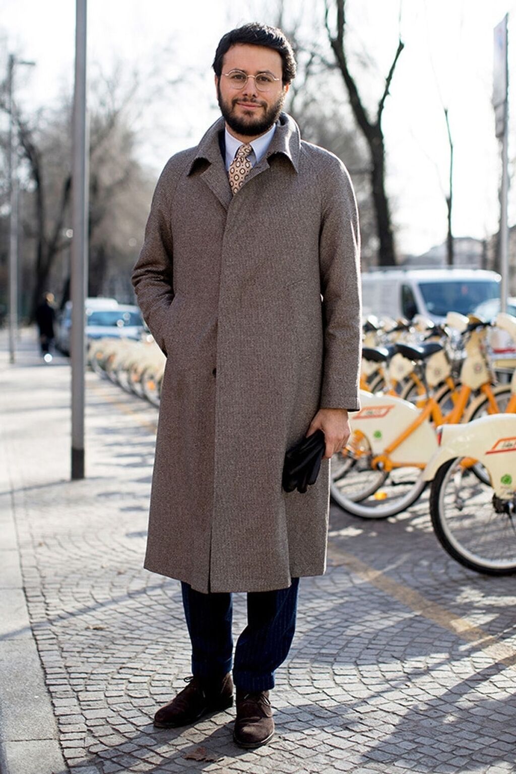 Пальто реглан мужское. Классическое пальто мужское. Мужчина в пальто. Пальто для полных мужчин.