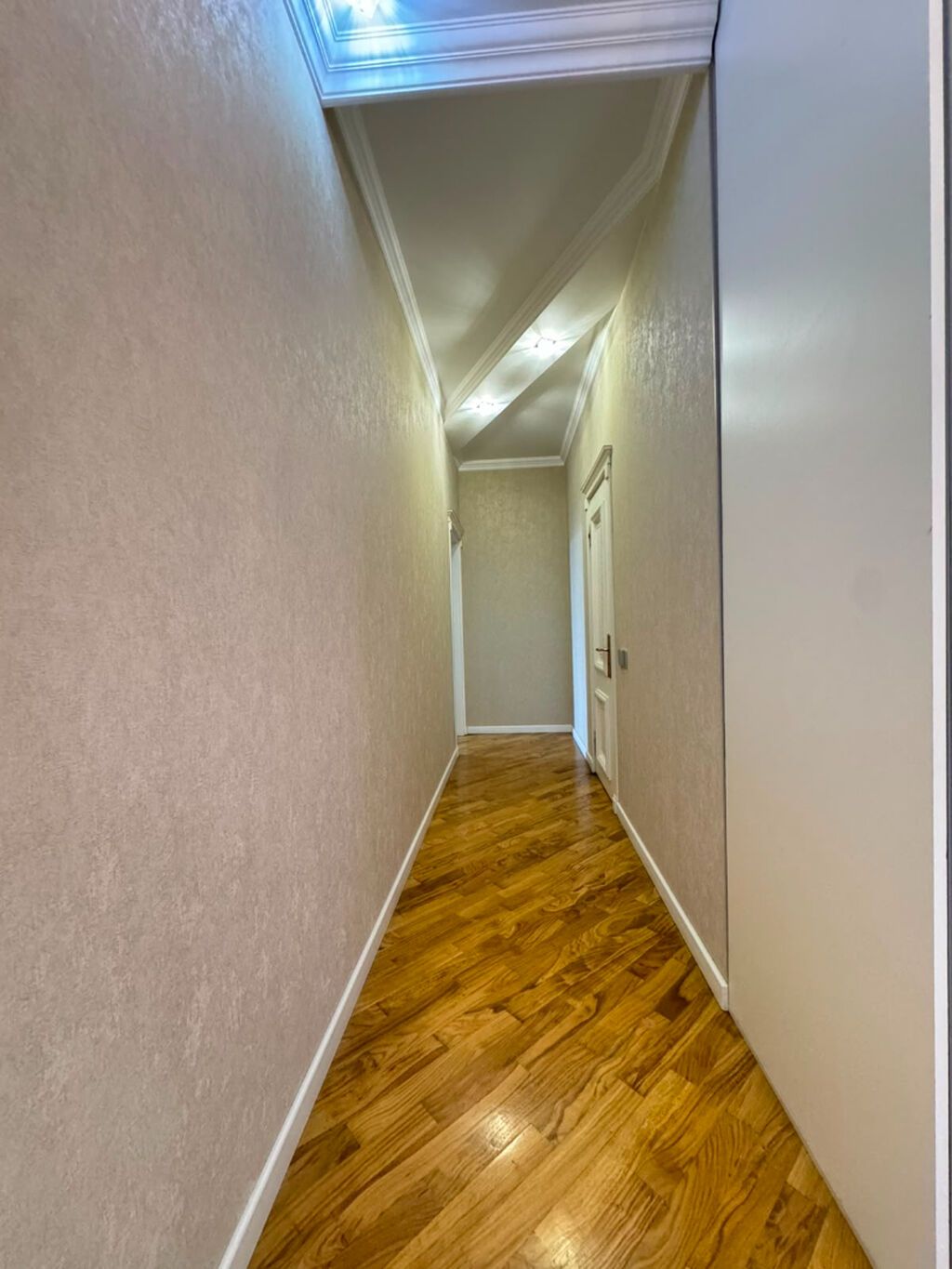 2 otaqlı, Yeni tikili, m. 20 Yanvar, 105 kv. m
