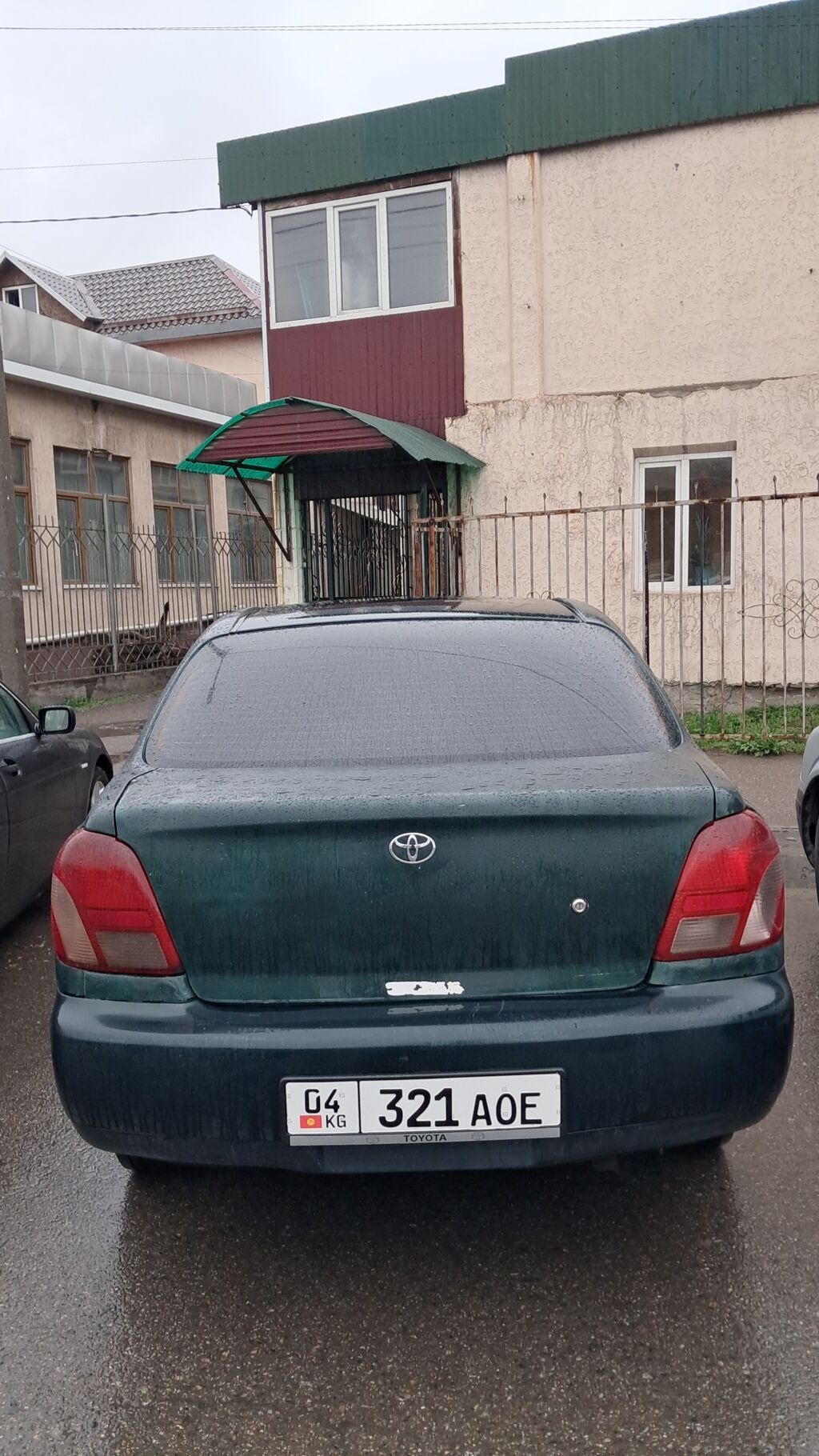 Toyota Echo: 2001 г., 1.5 л, Автомат, Бензин, Седан: фото 2