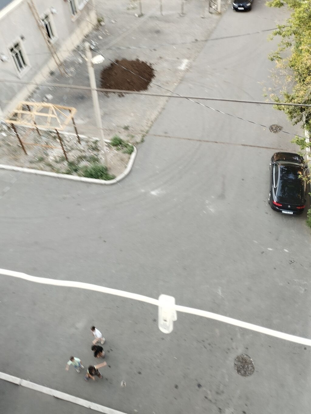 Kirayə otaq – mebelli Təsvir: - Geniş və işıqlı otaq, hündür tavanlı