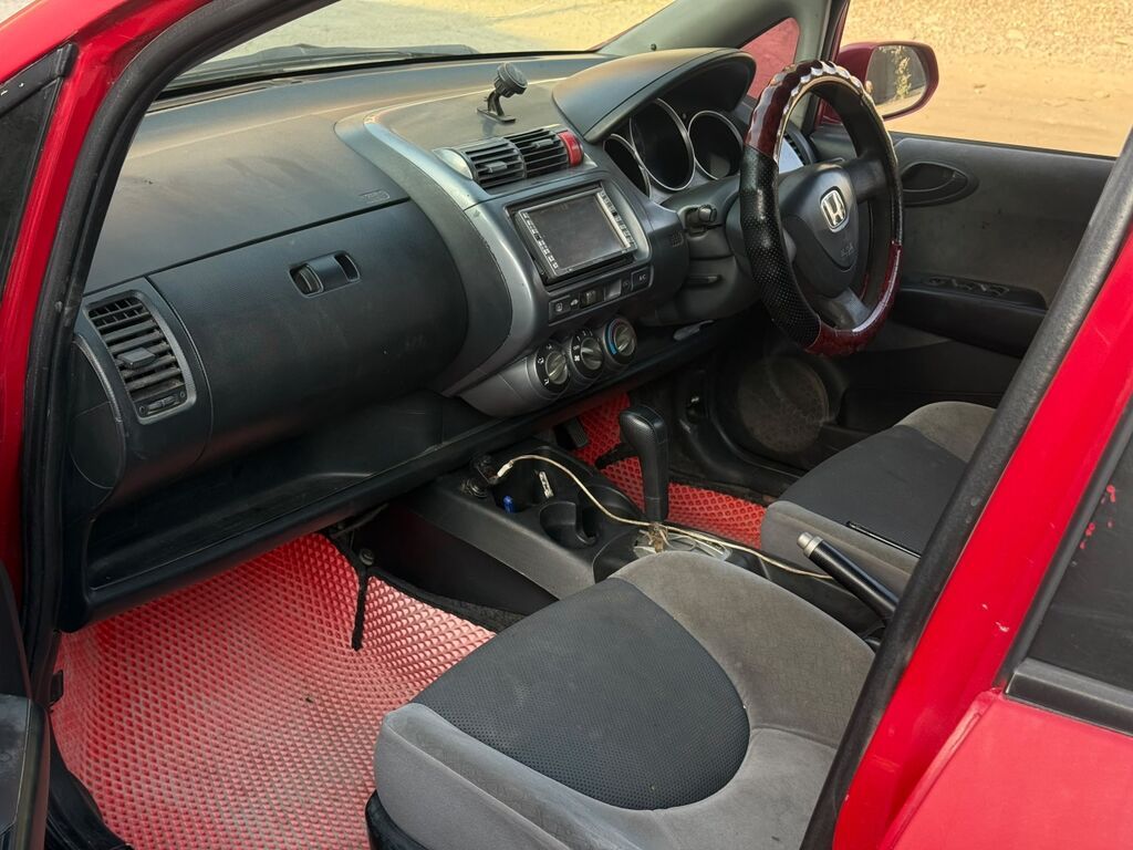 Honda Fit: 2002 г., 1.3 л, Автомат, Хэтчбэк: фото 4