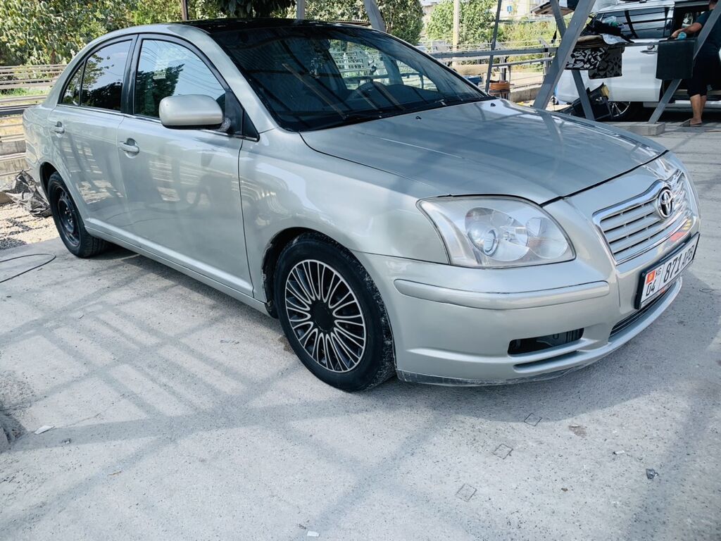Toyota Avensis: 2005 г., 1.8 л, Механика, Бензин, Седан: фото 3