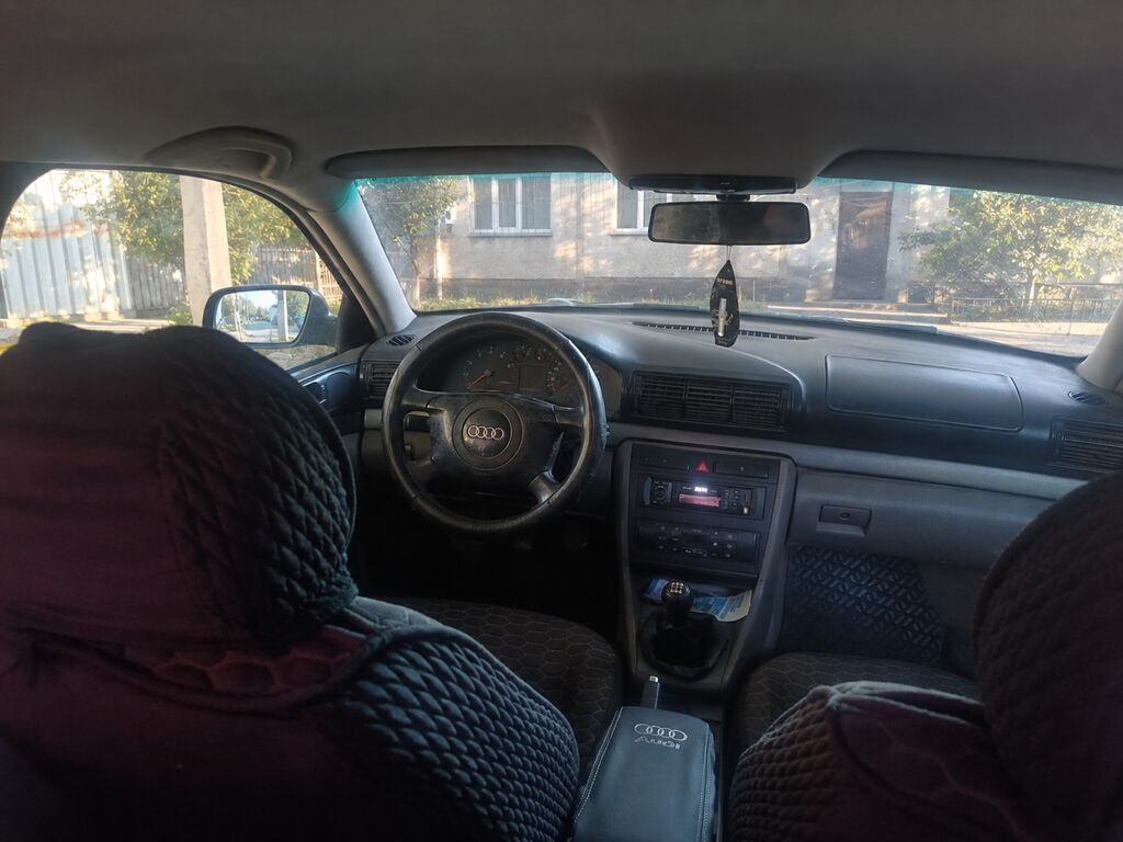 Audi A4: 1999 г., 1.8 л, Механика, Бензин, Седан: фото 6