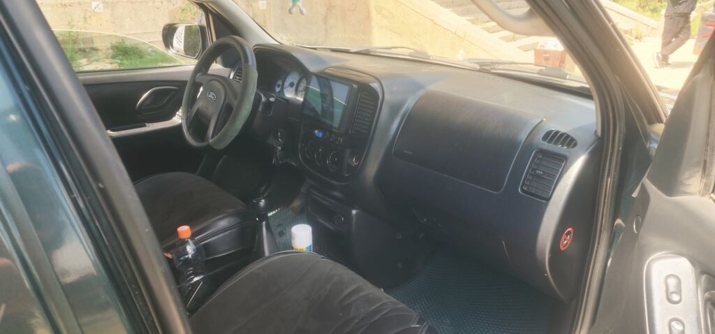 Ford Maverick: 2003 г., 2 л, Механика, Бензин, Внедорожник: фото 7
