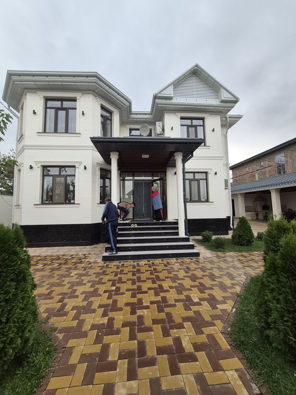 6 комнат, 220 м², 5 соток, Бишкек, Кок-Жар ж/м Риэлтор: фото 1