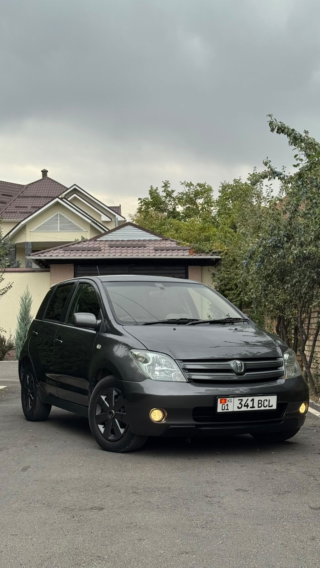 Toyota Ist: 2005 г., 1.3 л, Автомат, Бензин, Хэтчбэк: фото 2
