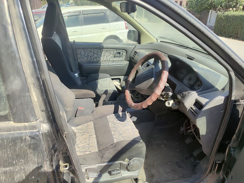 Mitsubishi Chariot: 1997 г., Минивэн: фото 5