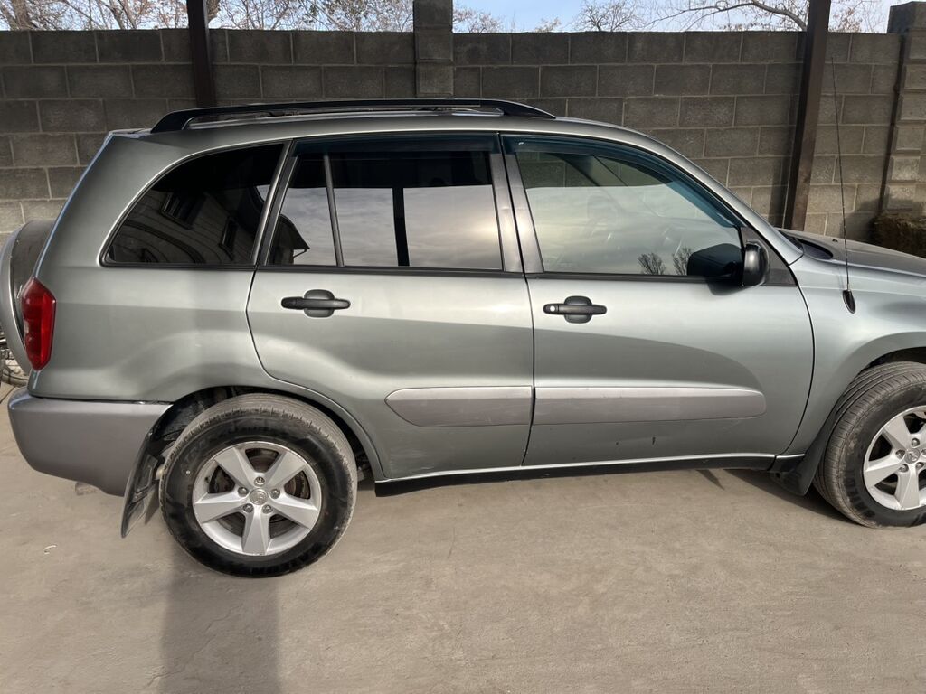 Toyota RAV4: 2004 г., 2.3 л, Автомат, Бензин, Кроссовер: фото 4