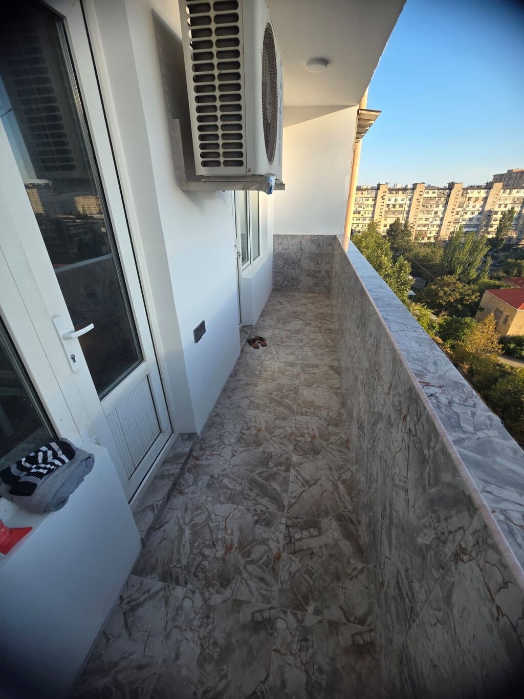 Bakı, Bakıxanov qəs., 3 otaqlı, Köhnə tikili, m. Neftçilər, 75 kv. m