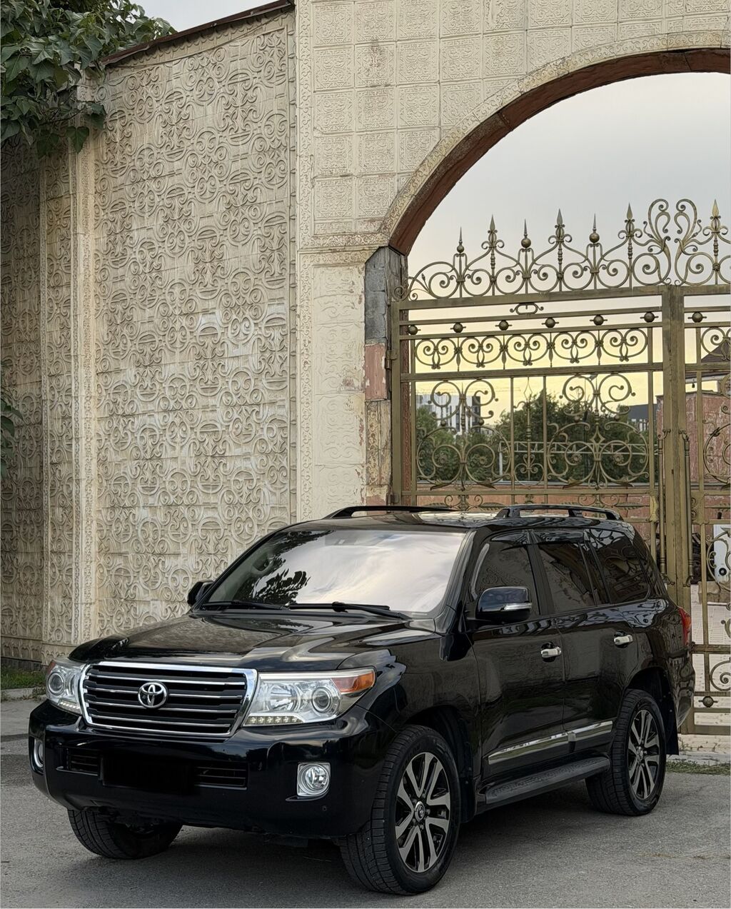 Toyota Land Cruiser: 2013 г., 4 л, Автомат, Газ, Внедорожник: фото 3