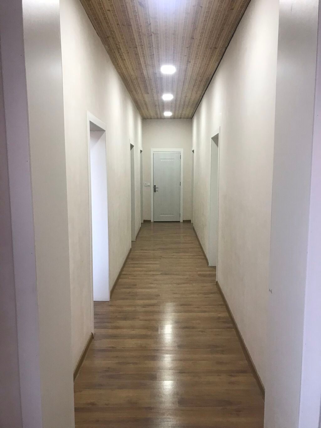 4 otaqlı, 140 kv. m, Yeni təmirli