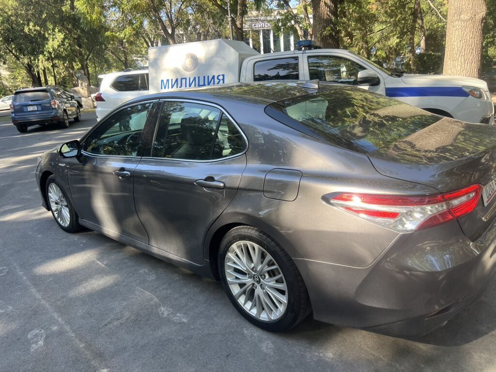 Toyota Camry: 2019 г., 2.5 л, Вариатор, Гибрид, Седан: фото 4