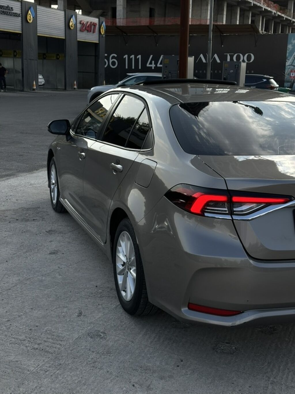 Toyota Corolla: 2020 г., 1.8 л, Вариатор, Гибрид, Седан: фото 6