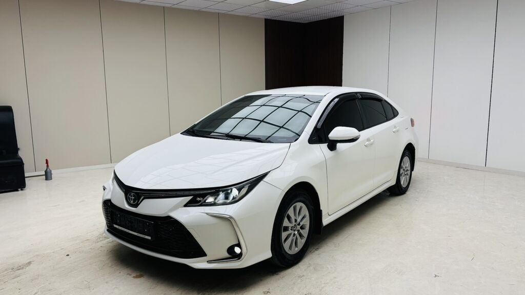 Toyota Corolla: 2019 г., 1.8 л, Автомат, Гибрид, Седан: фото 3