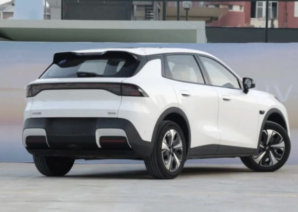 Changan : 2026 г., 1.1 л, Автомат, Электромобиль, Кроссовер: фото 3