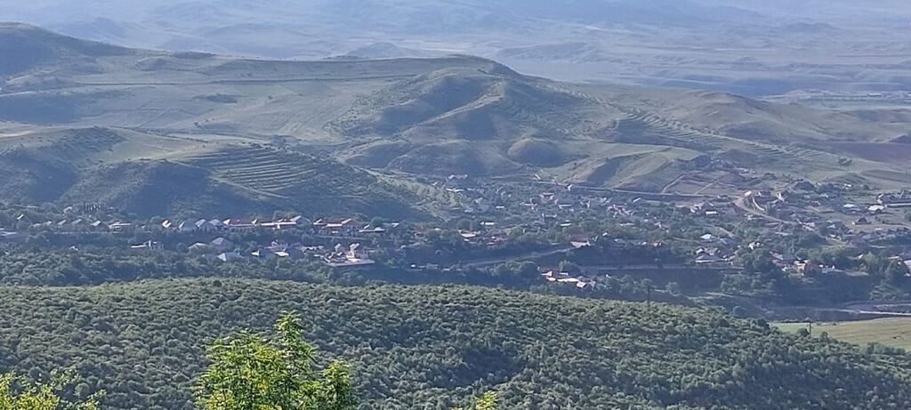 Satılır: Dağ mənzərəli torpaq sahəsi - Təyinat: fərdi yaşayış/evi