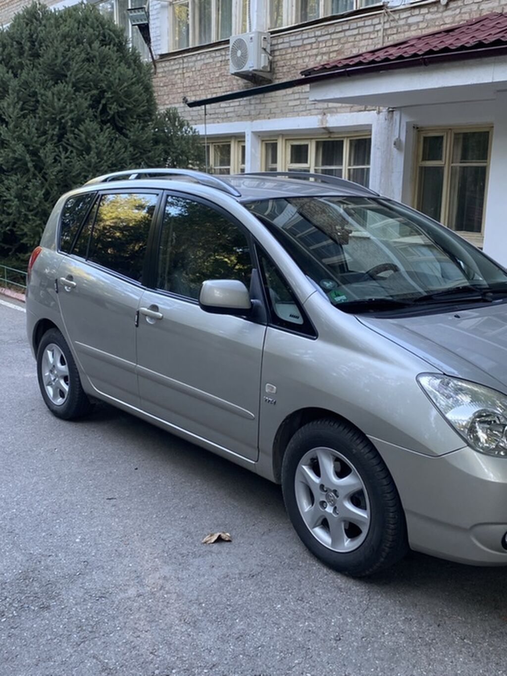Toyota Corolla Verso: 2002 г., 1.8 л, Механика, Бензин, Минивэн: фото 2