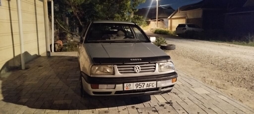Volkswagen Vento: 1992 г., 1.8 л, Механика, Бензин, Седан: фото 5