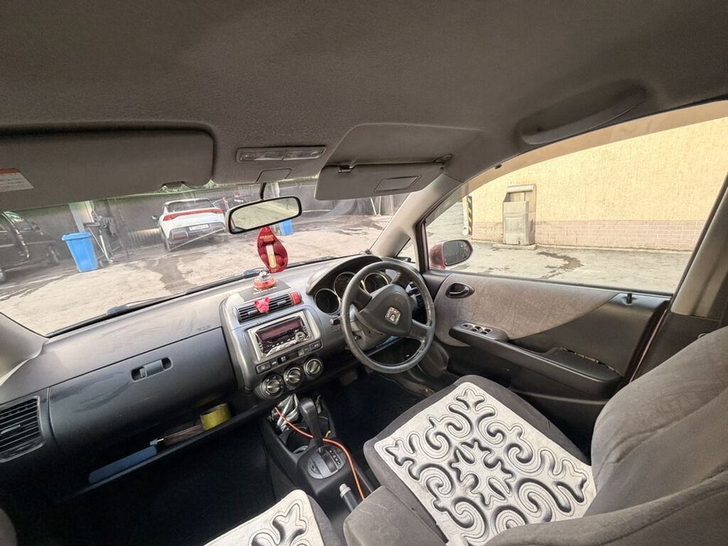 Honda Fit: 2002 г., 1.3 л, Автомат, Бензин, Хэтчбэк: фото 2