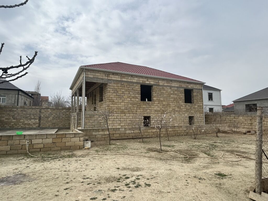 3 otaqlı, 136 kv. m, Təmirsiz